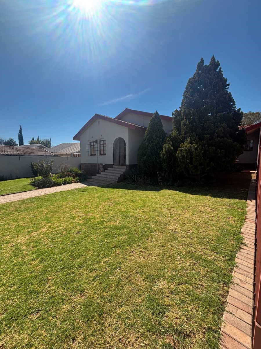 4 Bedroom Property for Sale in Postmasburg Northern Cape